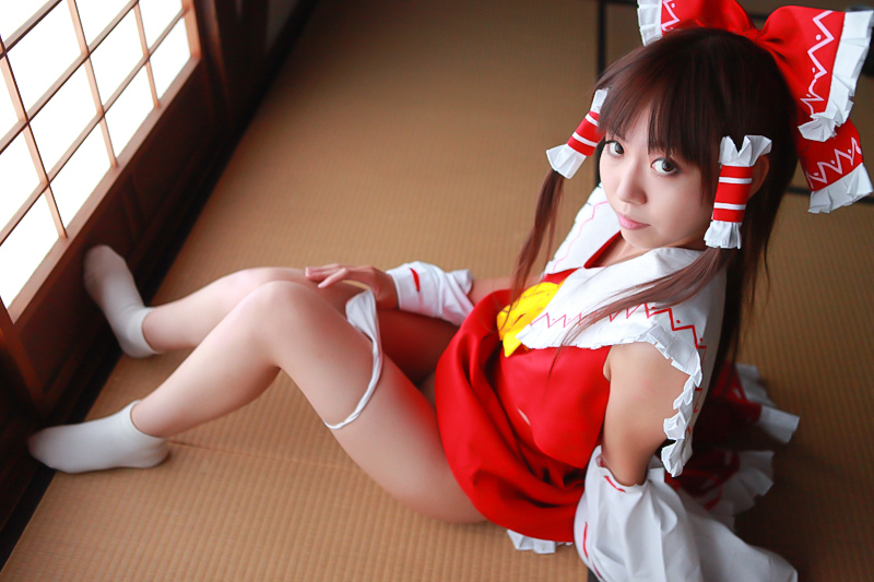 [Cosplay] Reimu Hakurei with dildo and toys - Touhou Project Cosplay